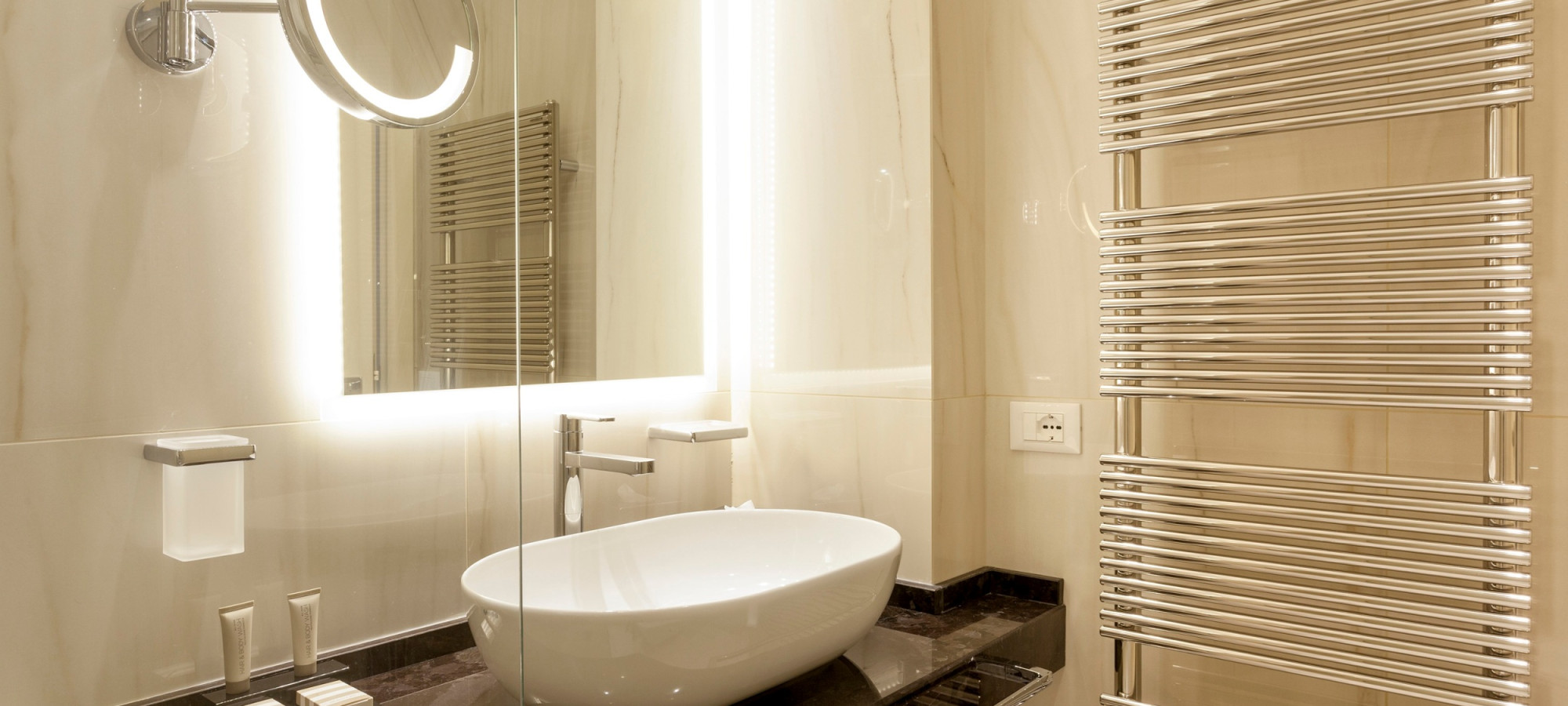 media.bagno hotel ambasciatori rimini 4 stelle