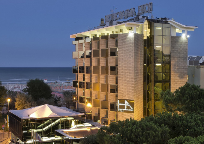 media.Ambasciatori esterno vista mare