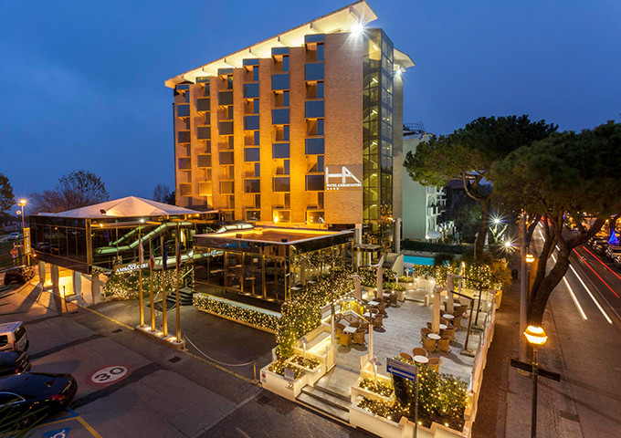 media.hotel ambasciatori esterno natale