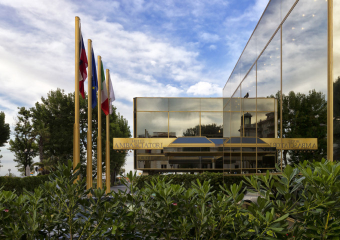 media.hotel ambasciatori esterno 4 stelle