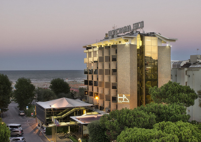 media.Hotel Ambasciatori esterno vista mare