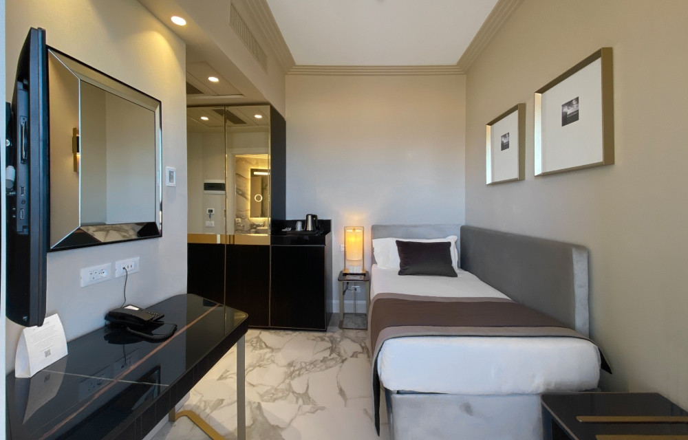 media.hotel ambasciatori singola copertina