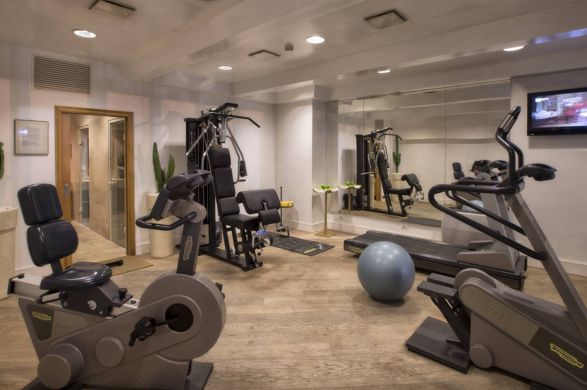 media.palestra_hotel_ambasciatori_rimini_1