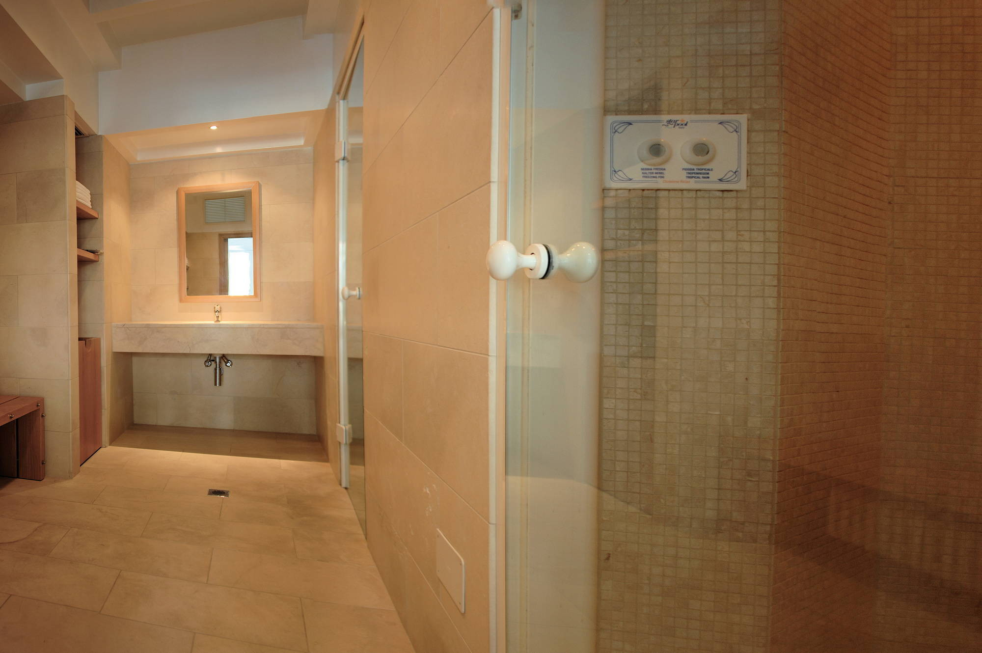 media.palestra_hotel_ambasciatori_rimini_2